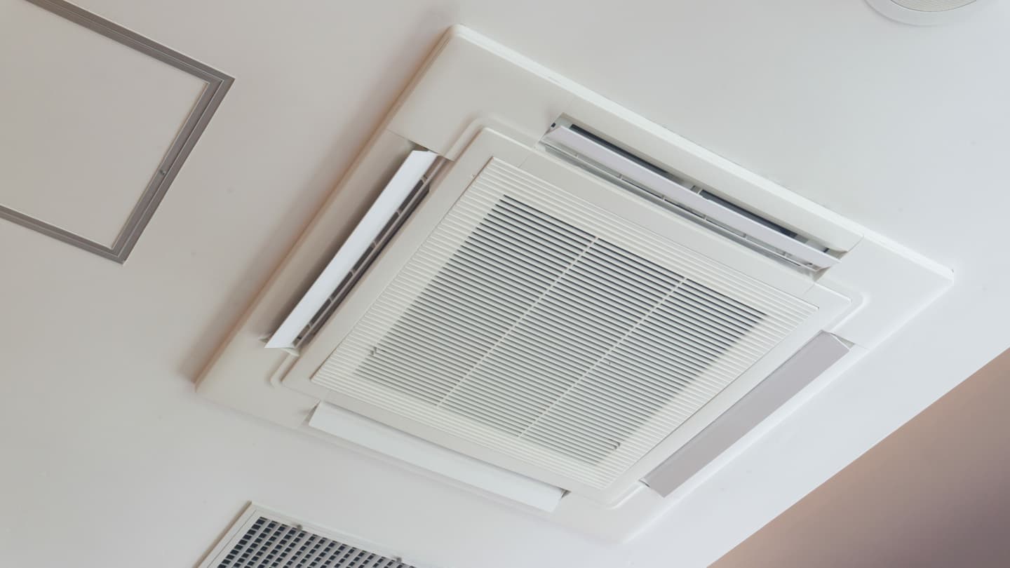 空調機器分解洗浄 | 一宮市で清掃・メンテナンスならシンエイ