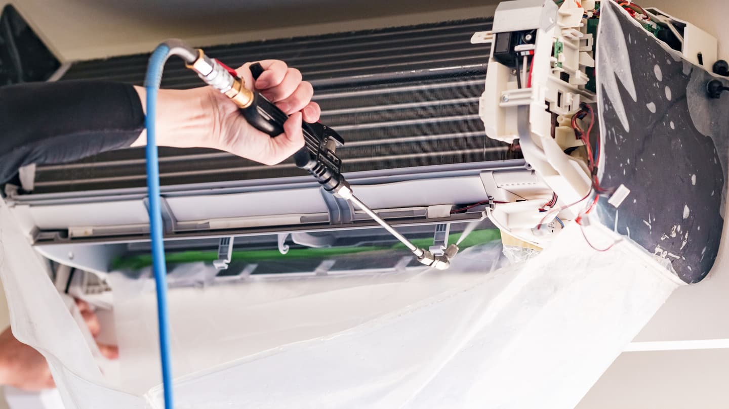 エアコンクリーニングのご案内 | 一宮市で清掃・メンテナンスならシンエイ